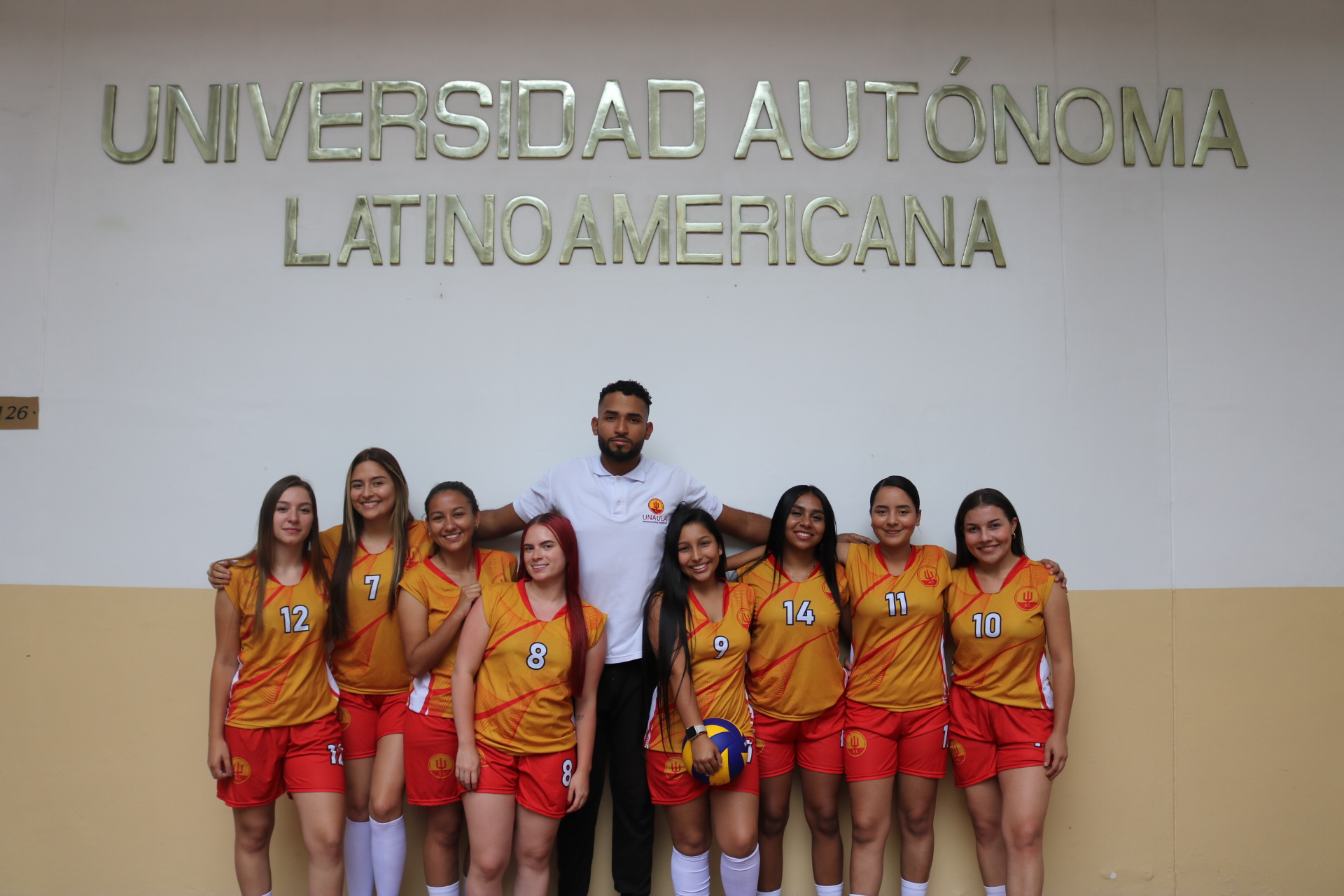 Nuestro equipo femenino de voleibol de UNAULA está listo para la Copa Norte UNIMINUTO
