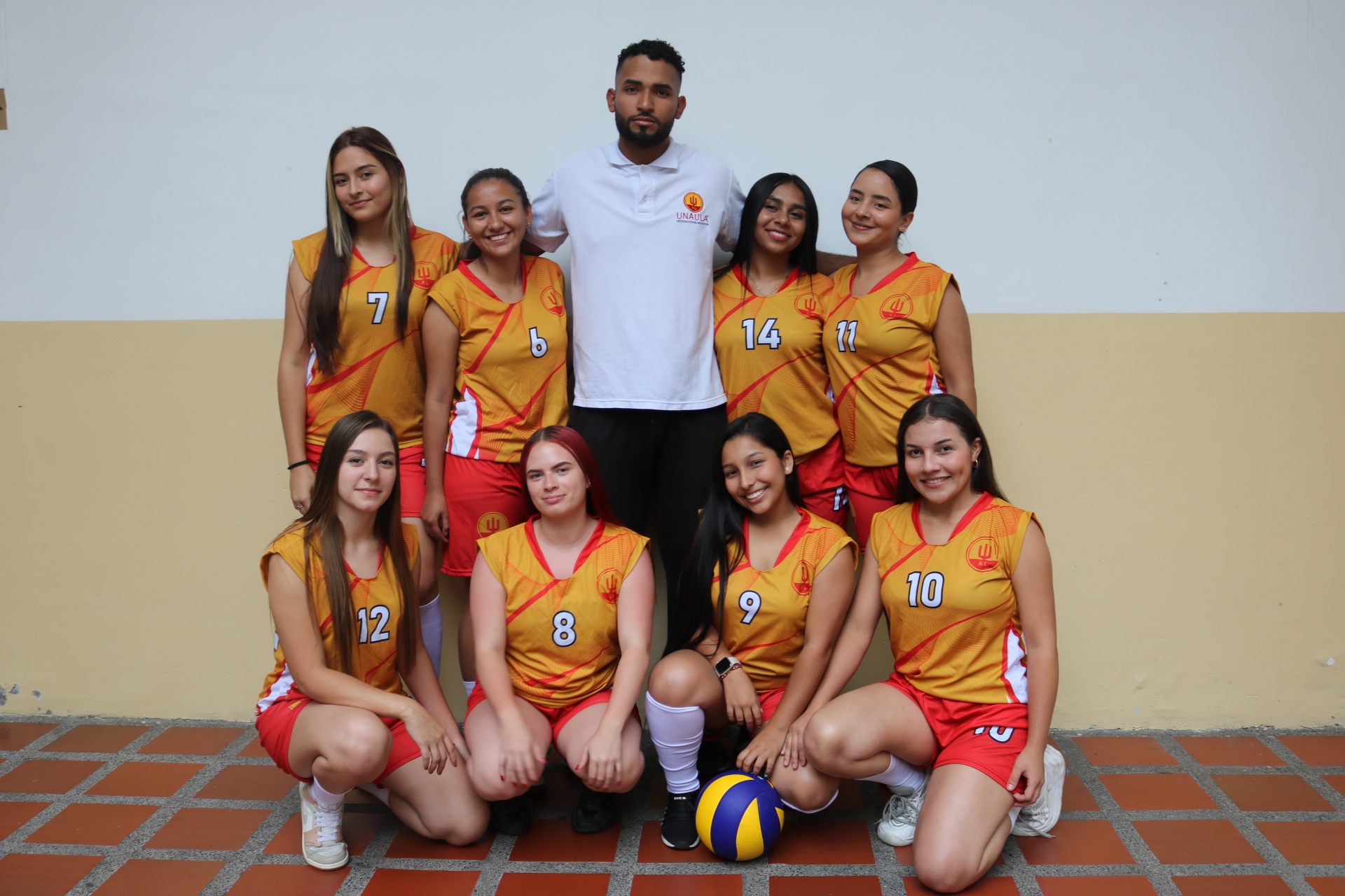 Nuestro equipo femenino de voleibol de UNAULA está listo para la Copa Norte UNIMINUTO