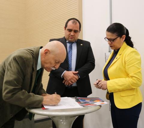 Este acto se llevó a cabo en el auditorio Jaime Sierra García, en donde se contó con la presencia del rector, vicerrectores, directivos, colaboradores del Consultorio Jurídico “Jorge Eliécer Gaitán” y demás empleados de nuestra Institución.