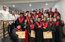 Emotiva graduación de los estudiantes de las Maestrías de la Escuela de Posgrados de la Universidad