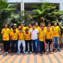 UNAULA impulsa la unión deportiva con la entrega de uniformes al equipo de fútbol 11 en un encuentro de convivencia