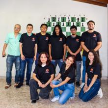 UNAULA entrega uniformes al equipo de ajedrez en una jornada de integración